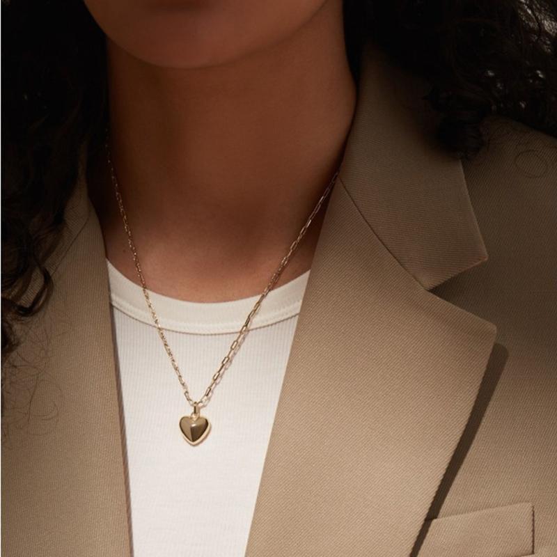 Chokers ALYXUY Korean Star Love Heart Pendant Exquisite Necklace Clavicle Chain Gold Short Choker For Women Jewelry Gift
Chokers ALYXUY Korean Star Love Heart Pendant Exquisite Necklace Clavicle Chain Gold Short Choker For Women Jewelry Gift