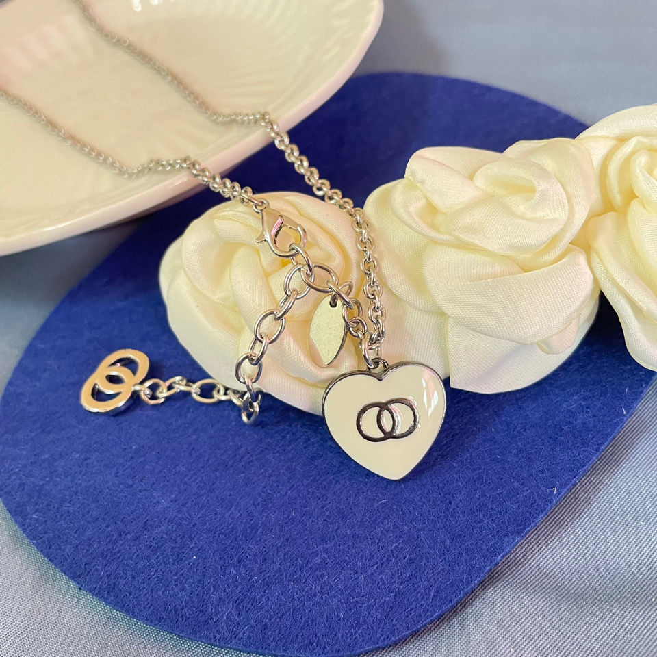 Designer necklace fashion charm women's love necklaces letter pendant play party versatile trend superior quality, Silver
Designer necklace fashion charm women's love necklaces letter pendant play party versatile trend superior quality, Silver