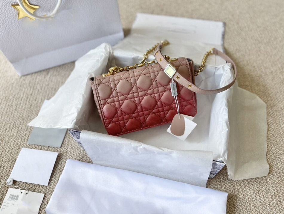 2021 3A Fashion Wallet bag Classic Brand Luxury Design Women's Handbag Multicolor Flower Flip Gold Chain Small Messenger Original, Make up the difference
2021 3A Fashion Wallet bag Classic Brand Luxury Design Women's Handbag Multicolor Flower Flip Gold Chain Small Messenger Original, Make up the difference