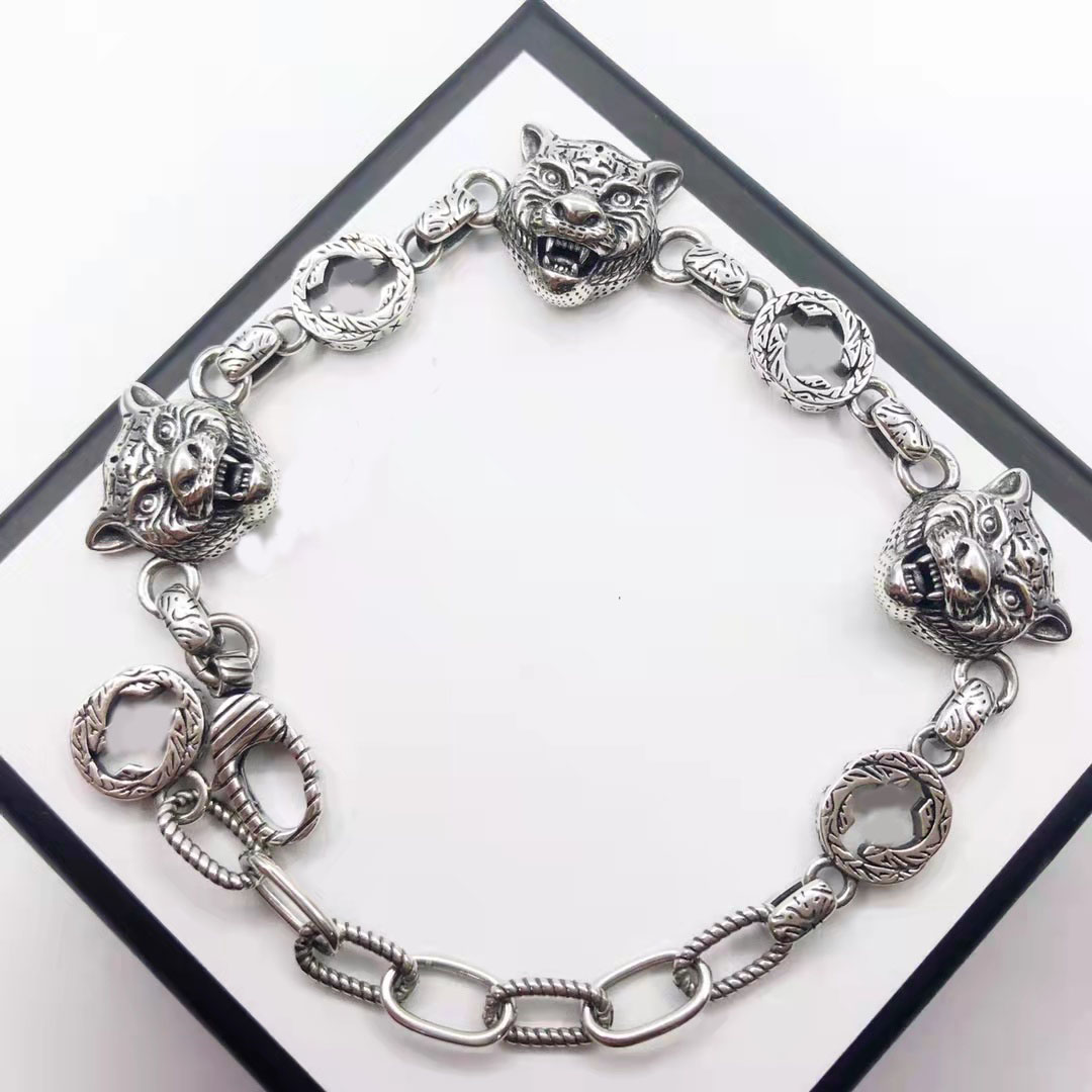 2021 fashion Link Chainhop domineering tiger head bracelet old style vintage antique silver high-quality belt box
2021 fashion Link Chainhop domineering tiger head bracelet old style vintage antique silver high-quality belt box