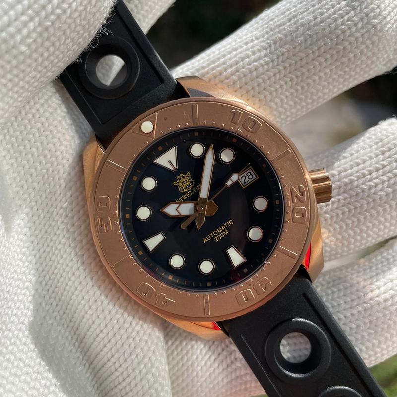 Wristwatches STEELDIVE Design Diver Wristwatch SD1971S BGW9 Blue Luminous 200M Waterproof Japan NH35 Automatic Movement CUSN8 Bronze Watch, 71s-hr bronze buckle
Wristwatches STEELDIVE Design Diver Wristwatch SD1971S BGW9 Blue Luminous 200M Waterproof Japan NH35 Automatic Movement CUSN8 Bronze Watch, 71s-hr bronze buckle