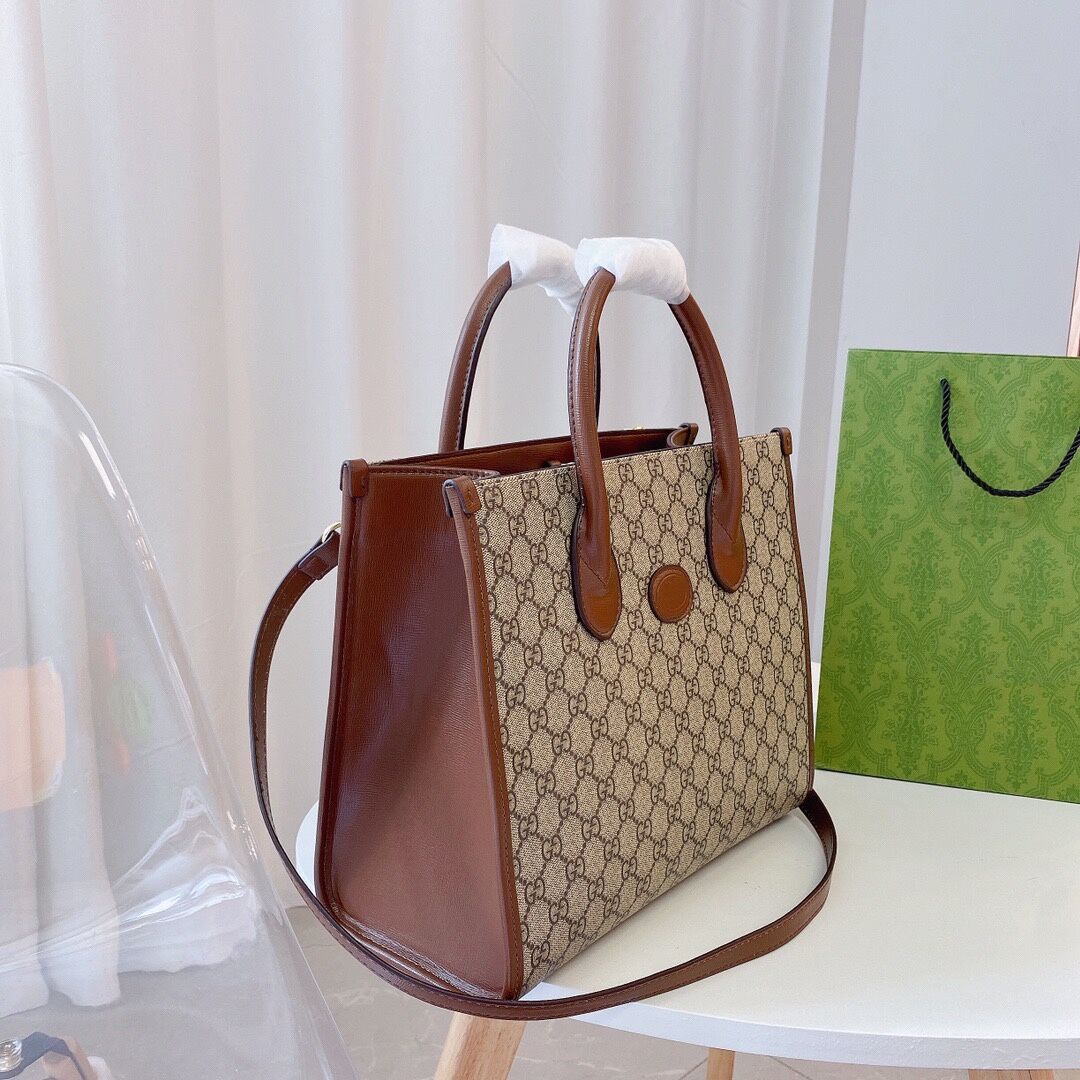 The design of a classic tote bag commuting large capacity canvas print handbag one shoulder slung men's and women's shopping bags
The design of a classic tote bag commuting large capacity canvas print handbag one shoulder slung men's and women's shopping bags
