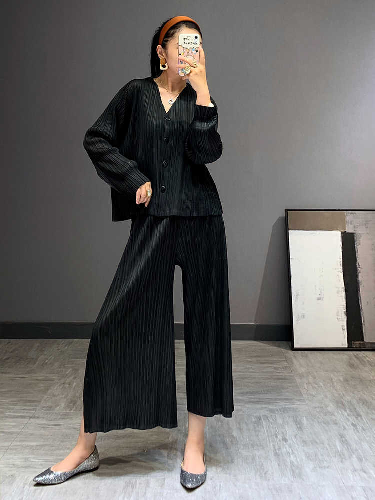 Miyake Pleated Matching Sets Falll Plus Size Suit High Fashion 2 Piece Wide Leg Pants Crop Top Long Sleeve Women Clothing 210930