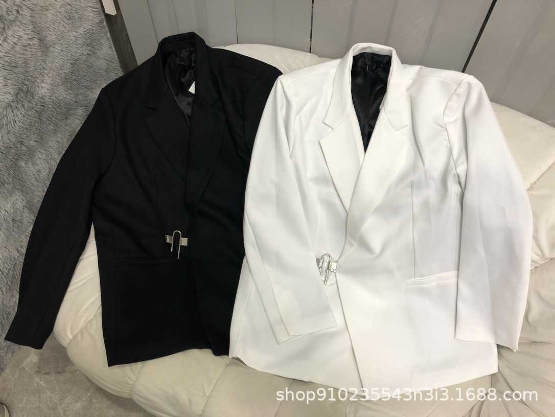 Men' suitsG family 21ss new metal lock suit coat oversize fashionable casual men' women' black and white suits
Men' suitsG family 21ss new metal lock suit coat oversize fashionable casual men' women' black and white suits