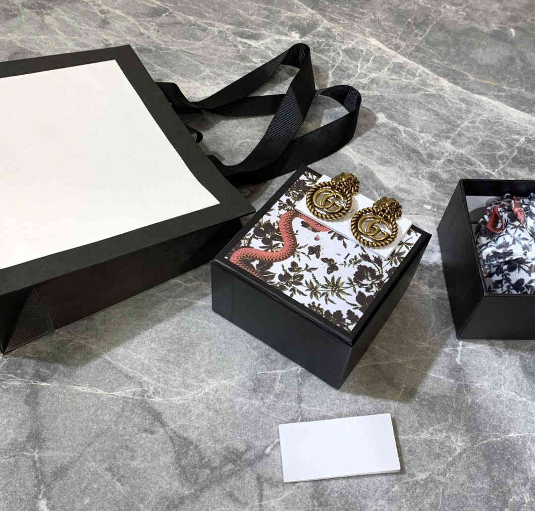 Design Ancient made old lion head letter double female ancient gold hollow Earrings Jewelry
Design Ancient made old lion head letter double female ancient gold hollow Earrings Jewelry