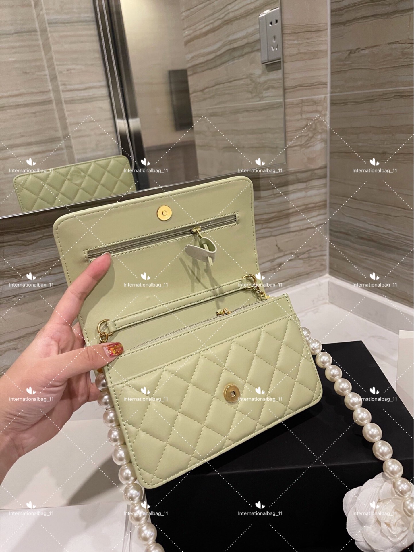 Star same style xiaoxiang 19 handbags pearl woc fortune bag one shoulder ringer handbag
Star same style xiaoxiang 19 handbags pearl woc fortune bag one shoulder ringer handbag