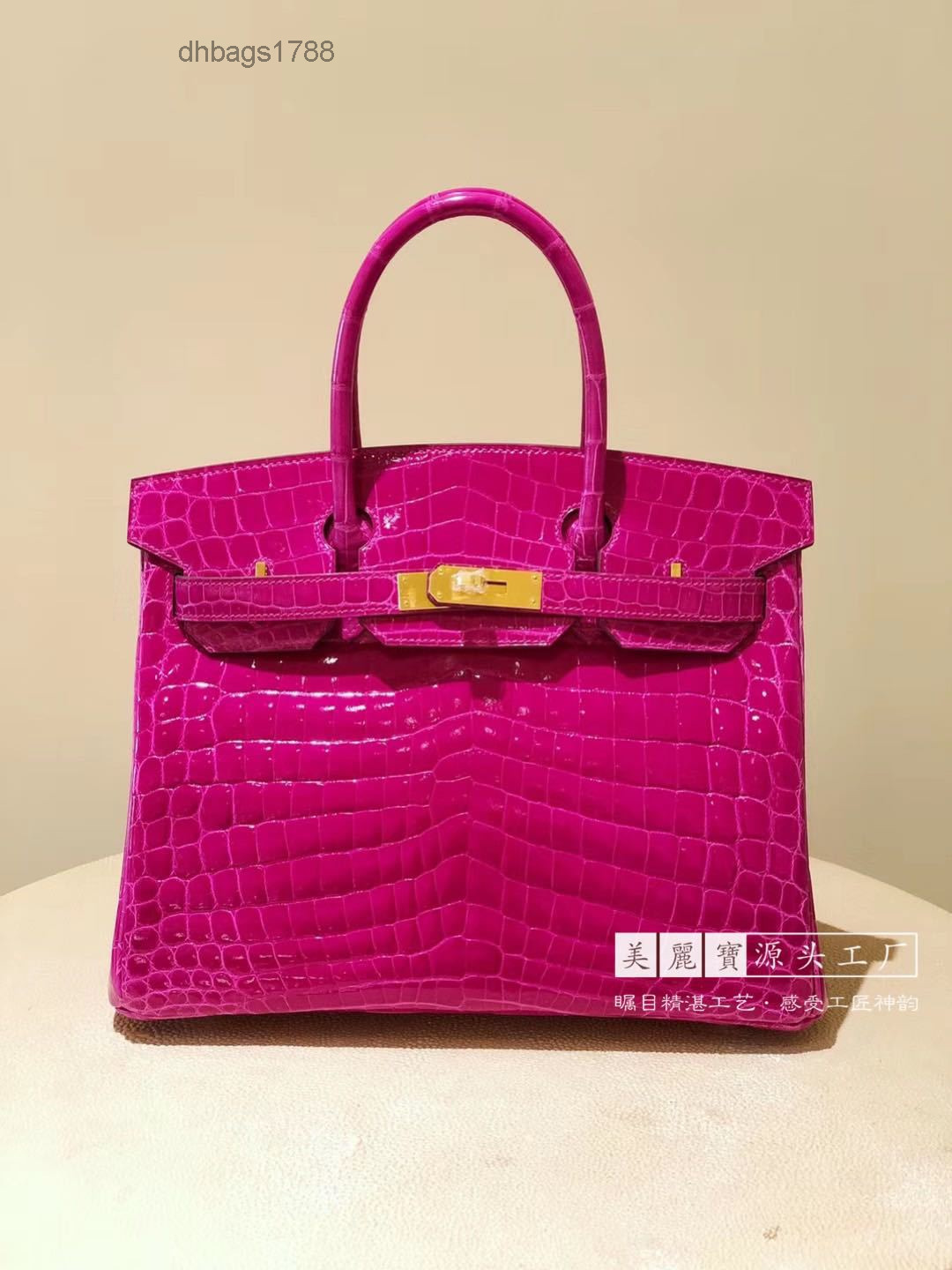 DHbags1788 Alligator Fully handmade bright crocodile leather 30 Women's Bag handbag J5 Purple Gold Buckle
DHbags1788 Alligator Fully handmade bright crocodile leather 30 Women's Bag handbag J5 Purple Gold Buckle
