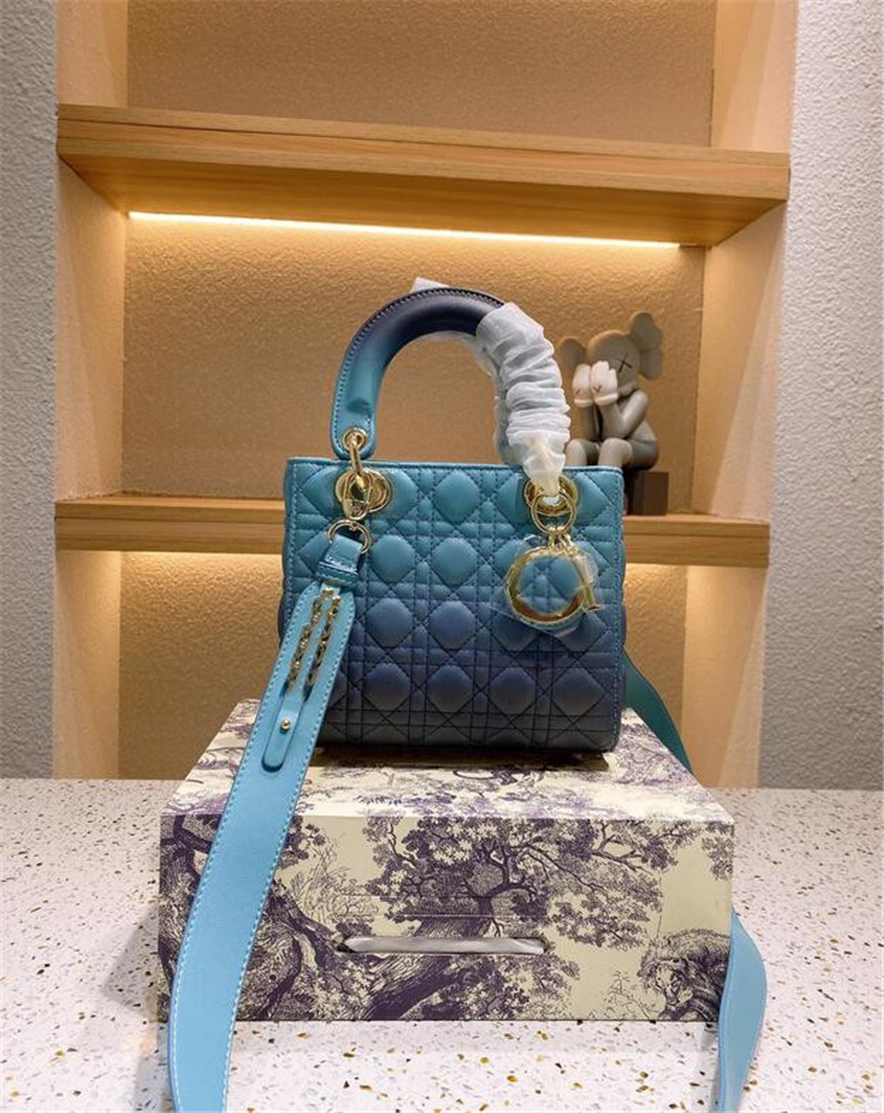High quality women's Evening Bags female Leather handbags men woman purse wallet crossbody totes Unisex messenger fashion ladies shoulder bag Letter LOGOD50741, Size:20*17cm with logo
High quality women's Evening Bags female Leather handbags men woman purse wallet crossbody totes Unisex messenger fashion ladies shoulder bag Letter LOGOD50741, Size:20*17cm with logo