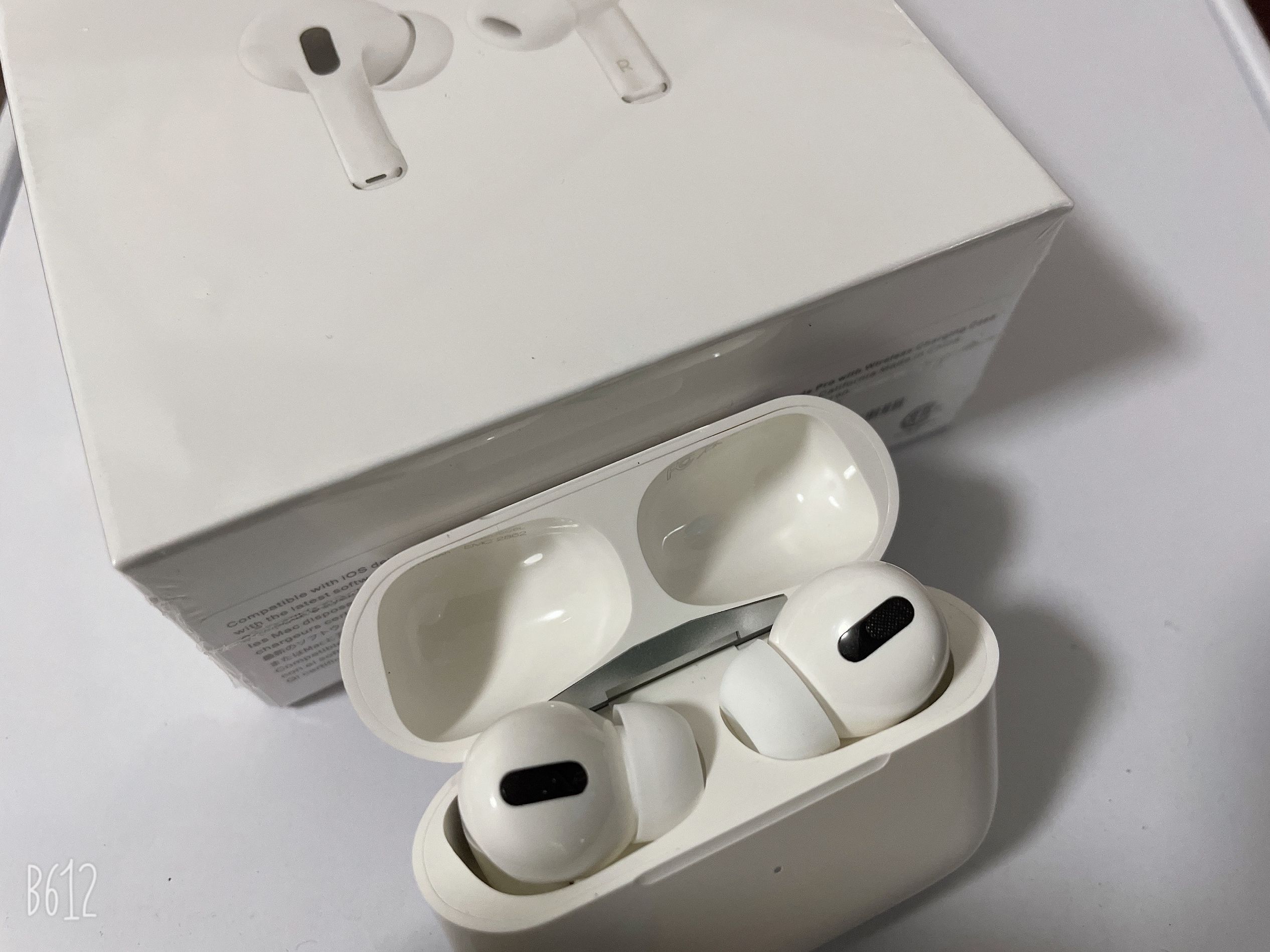 HIGH QUALITY AirPods Pro Wirless Earphones real serial NO. Metal Hinge cases Rename GPS Wireless Charging Bluetooth Headphones with In-Ear Detection, White
HIGH QUALITY AirPods Pro Wirless Earphones real serial NO. Metal Hinge cases Rename GPS Wireless Charging Bluetooth Headphones with In-Ear Detection, White