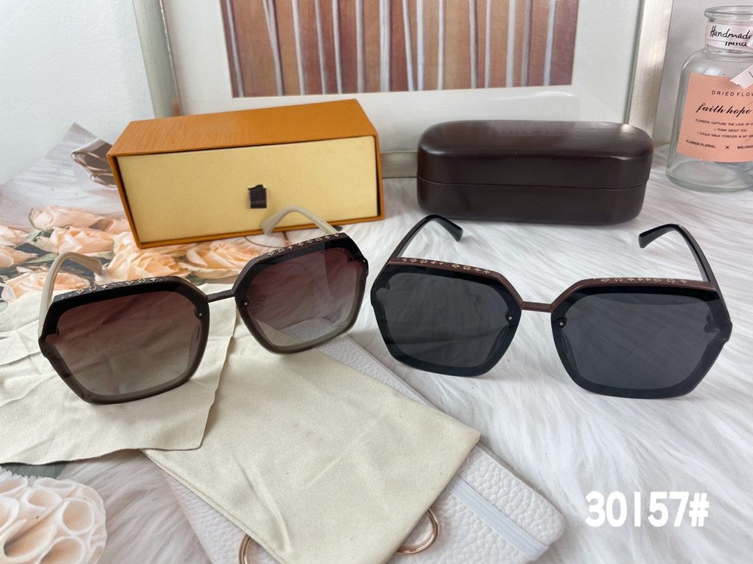 Elegant Floral Sunglasses: Inspired Eyewear for Women with Clear Lenses, Classic Outdoor Fashion Z260306