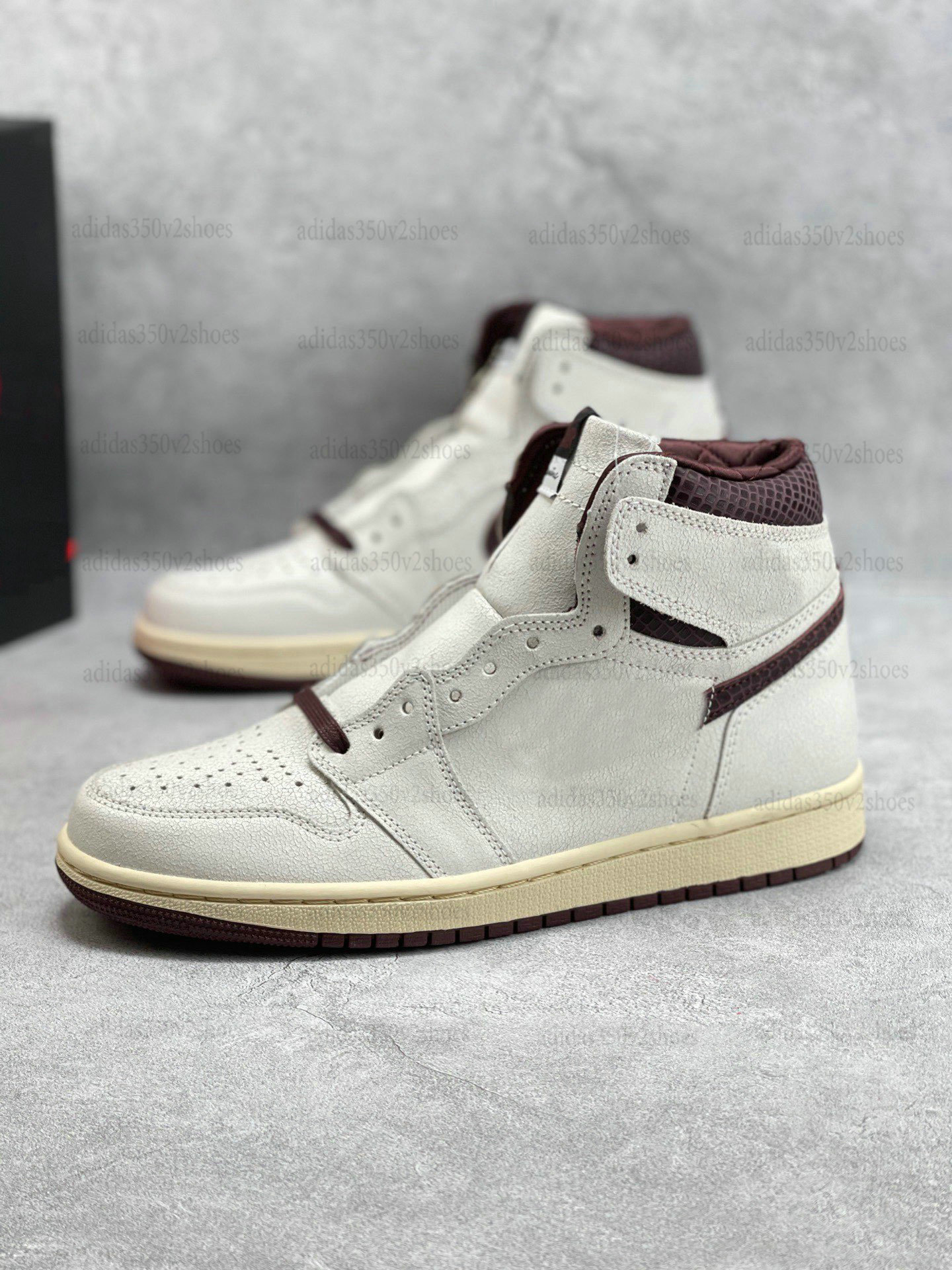 A Ma Maniere x Jumpman 1 High Collab Snakeskin Basketball Shoes 1S Sail Burgundy Crush Men Womens Trainers Sports Sneakers
A Ma Maniere x Jumpman 1 High Collab Snakeskin Basketball Shoes 1S Sail Burgundy Crush Men Womens Trainers Sports Sneakers
