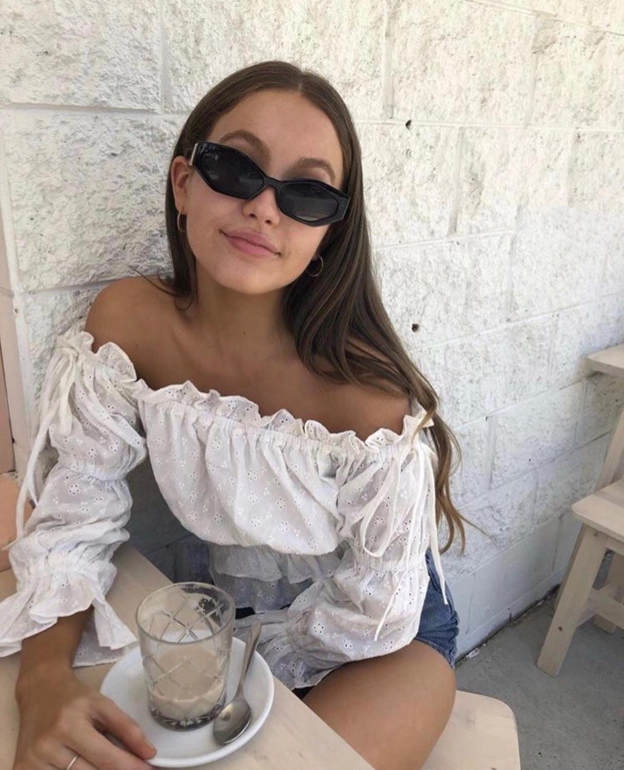 Women White Embroidery Hollow out Hole Wood ears Off Shoulder Leg Sleeve Shirt Retro Elastic Ruched Short Blouse Sweet Tops 210429