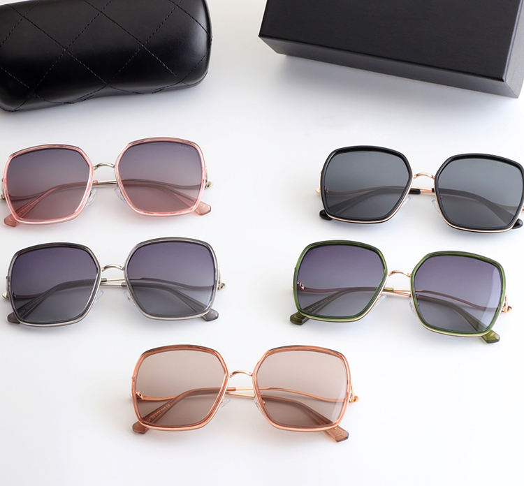 Square fashion women's men's sunglasses Fashion Women's men's sunglasses glasses square beach Polarized Sunglasses UV400 Designer, White;black
Square fashion women's men's sunglasses Fashion Women's men's sunglasses glasses square beach Polarized Sunglasses UV400 Designer, White;black