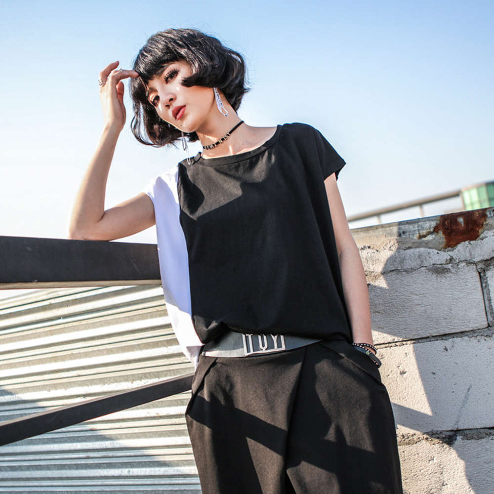 Casual Dresses Summer women's short sleeve T-shirt fashion personality contrast color show thin black and white splicing simple round neck top
Casual Dresses Summer women's short sleeve T-shirt fashion personality contrast color show thin black and white splicing simple round neck top
