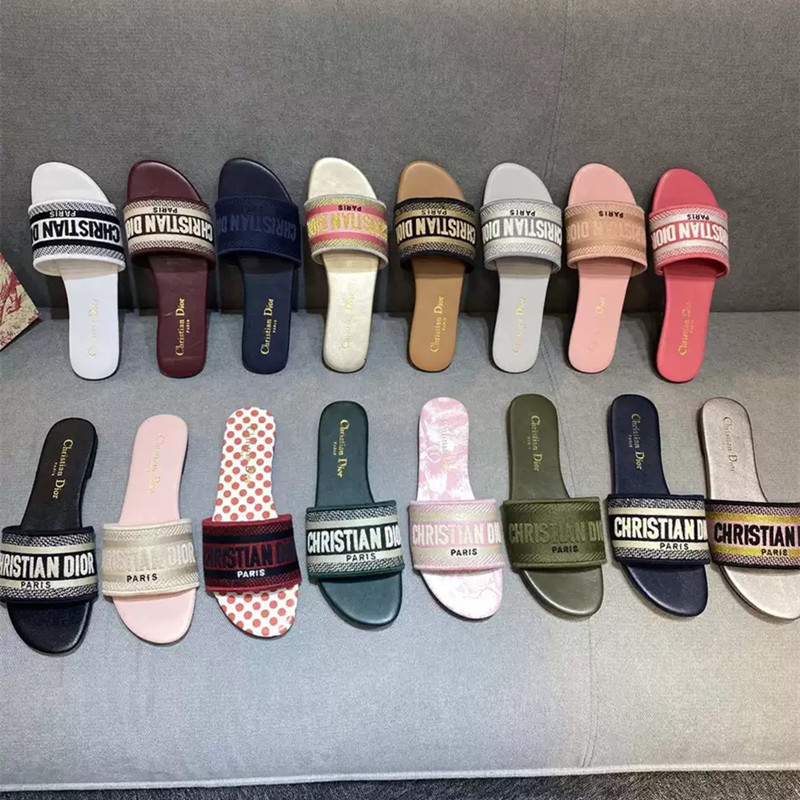 Designer Women's Slippers Flip-Flops Embroidered Sandals Floral Brocade Stripes Outdoor Beach Leather Hyun Flower Slippers with Box, #00
Designer Women's Slippers Flip-Flops Embroidered Sandals Floral Brocade Stripes Outdoor Beach Leather Hyun Flower Slippers with Box, #00