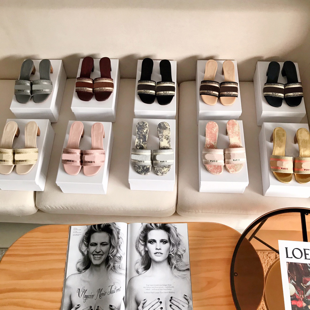 Dway Heeled Slide 2021 Luxury Designer Sandals with Embroidered Lucky Symbol Fashion Classic Flat Toile de Jouy Reverse Italy Top Quality Leather Shoes, Color 8
Dway Heeled Slide 2021 Luxury Designer Sandals with Embroidered Lucky Symbol Fashion Classic Flat Toile de Jouy Reverse Italy Top Quality Leather Shoes, Color 8