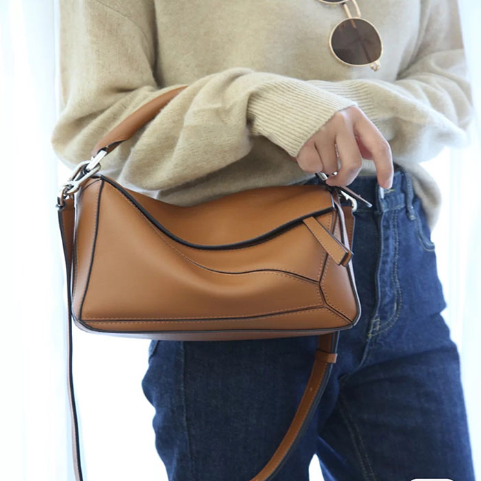 Portable Cowhide Square Bag Geometric Shoulder Messenger Bags Commuting Large Capacity Women's Handbag Rhombus Pillow Tote, Black
Portable Cowhide Square Bag Geometric Shoulder Messenger Bags Commuting Large Capacity Women's Handbag Rhombus Pillow Tote, Black