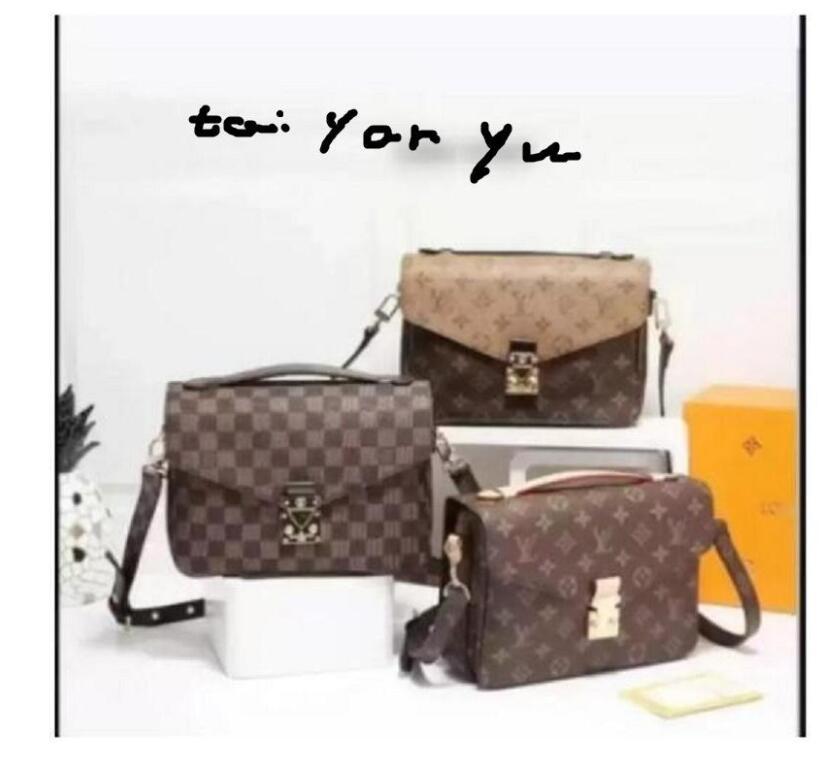 Luxurey Designer Messenger Bag LOUIINGS For Lady Flower Decoration VUTTON Leather Small Square Single Shoulder bags crossbody
Luxurey Designer Messenger Bag LOUIINGS For Lady Flower Decoration VUTTON Leather Small Square Single Shoulder bags crossbody