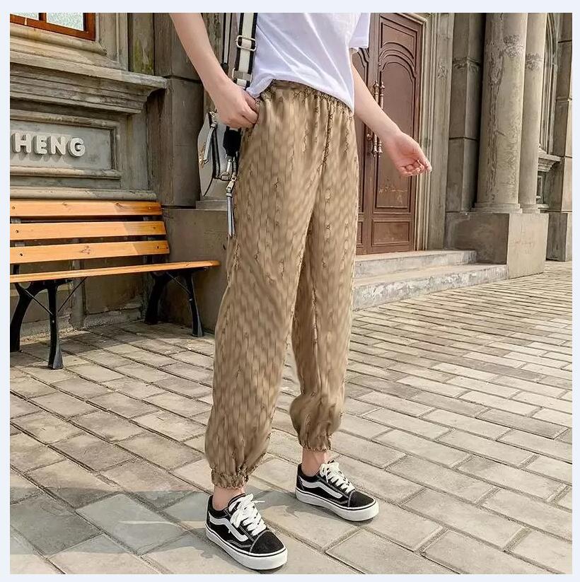 2021 autumn/winter jacquard khaki pants light luxury foot pants men and women couples new versatile casual, Black;white
2021 autumn/winter jacquard khaki pants light luxury foot pants men and women couples new versatile casual, Black;white