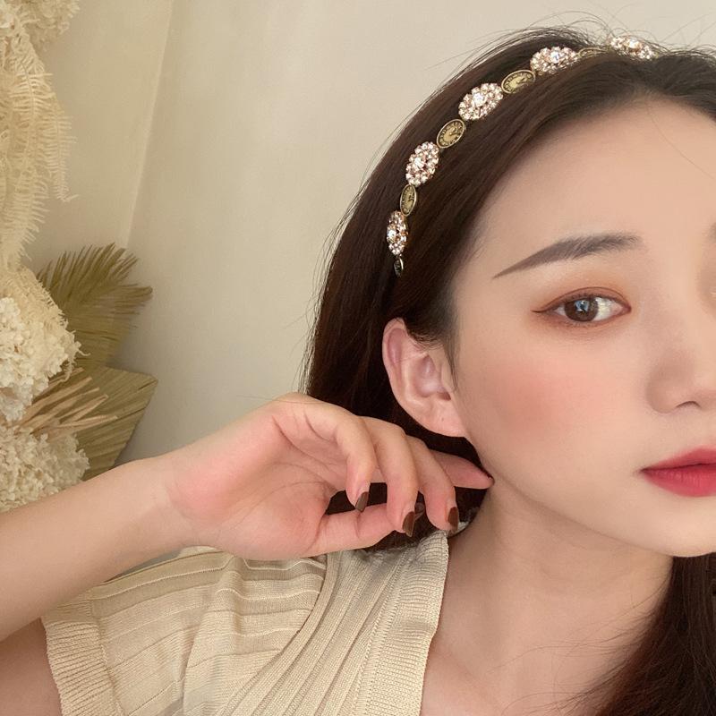 Hair Clips & Barrettes 2021 European And American Fashion Baroque Retro Clocks Diamond-studded Headbands Out Hairpin Headwear, Golden;silver
Hair Clips & Barrettes 2021 European And American Fashion Baroque Retro Clocks Diamond-studded Headbands Out Hairpin Headwear, Golden;silver