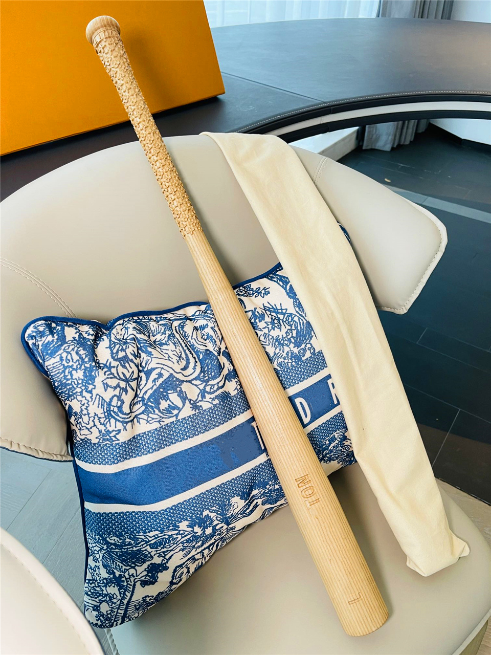 LIV Wood spalding Style baseball bat set other sporting goods Luxurys Designers soft baseballs softball bats student thick stick Christmas Day Gift
LIV Wood spalding Style baseball bat set other sporting goods Luxurys Designers soft baseballs softball bats student thick stick Christmas Day Gift