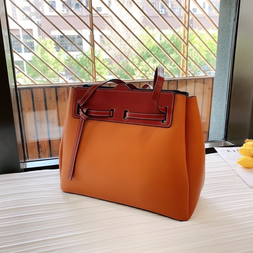 Women's High-end Design Soft Calfskin Shoulder Bag Drawstring Belt Knot Bucket Handbag With Large Capacity Stylish And Elegant Workplac
Women's High-end Design Soft Calfskin Shoulder Bag Drawstring Belt Knot Bucket Handbag With Large Capacity Stylish And Elegant Workplac