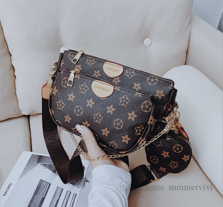 Designer kids floral letter printed handbags girls metals chain crossbody bags children PU leather one-shoulder bag luxury women mini purse Q1134, Mix colors
Designer kids floral letter printed handbags girls metals chain crossbody bags children PU leather one-shoulder bag luxury women mini purse Q1134, Mix colors