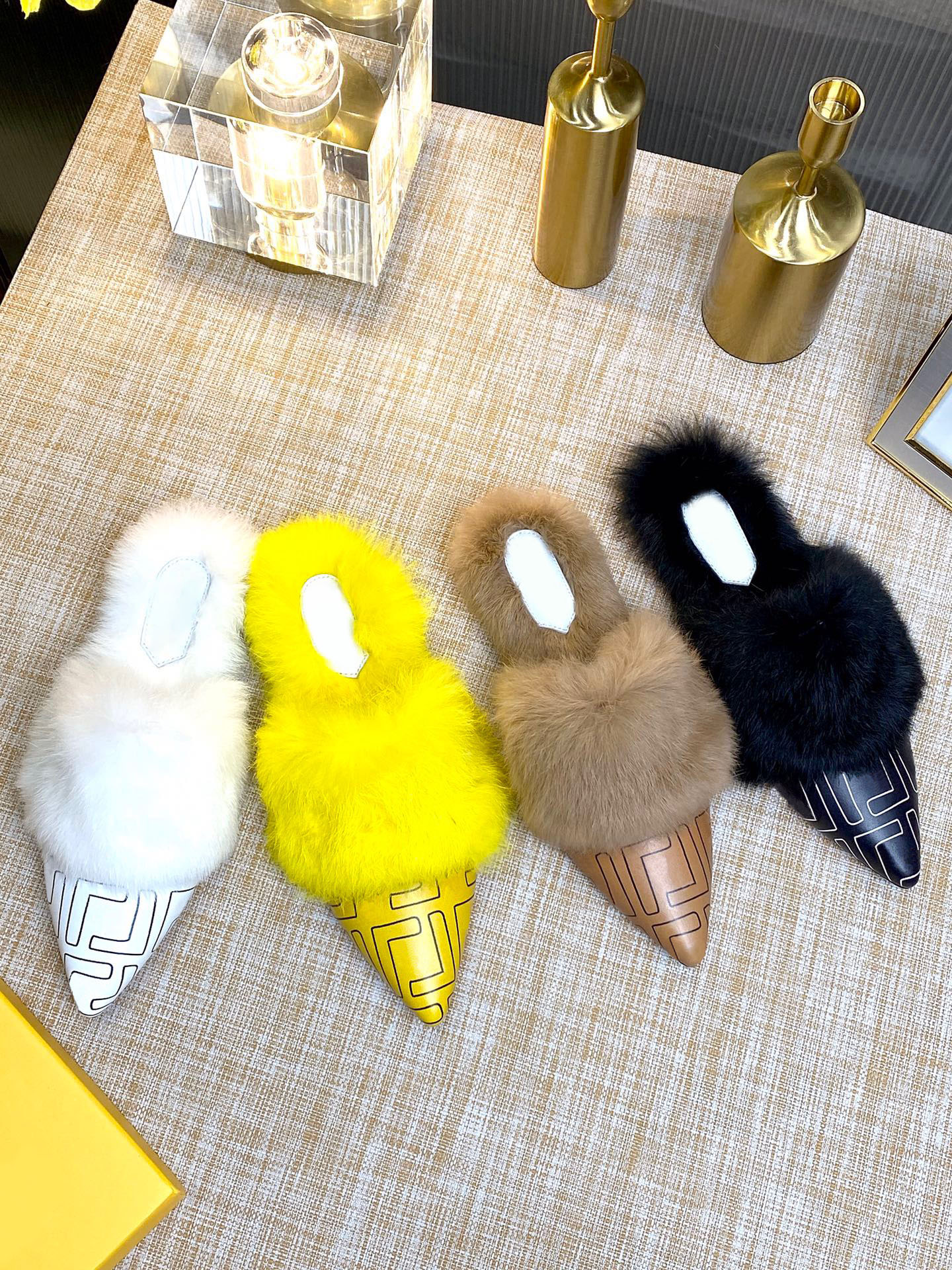 2021 European and American style women's rabbit hair slippers leather pointed Baotou shoes size 35-41, Black
2021 European and American style women's rabbit hair slippers leather pointed Baotou shoes size 35-41, Black