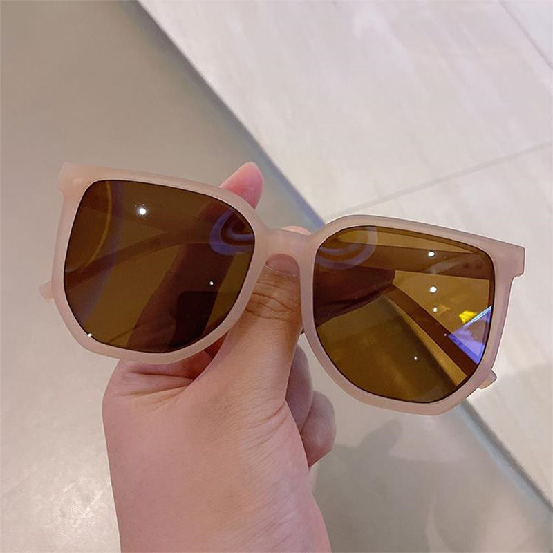 Fashion Sunglasses Jelly Color Sun Glasses Persoanlity Retro Adumbral Anti-UV Spectacles Oversize Frame Eyeglasses Ornamenta A++
Fashion Sunglasses Jelly Color Sun Glasses Persoanlity Retro Adumbral Anti-UV Spectacles Oversize Frame Eyeglasses Ornamenta A++