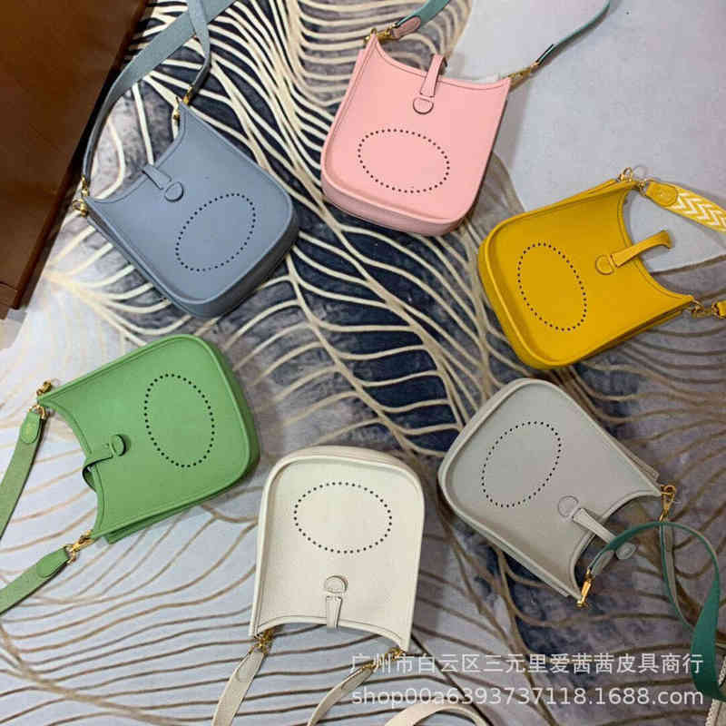 Designer H Bags 2022 High End Leather Women's Bag Evelyn Mini Bucket Punching Togo One Shoulder Cross CarryBirkins Kellies H311juncwbags, Linen mini 17cm
Designer H Bags 2022 High End Leather Women's Bag Evelyn Mini Bucket Punching Togo One Shoulder Cross CarryBirkins Kellies H311juncwbags, Linen mini 17cm