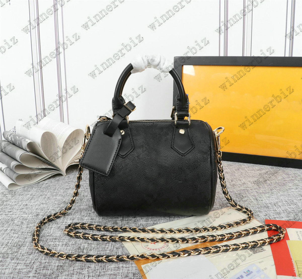 Speedy Chains BB M57111 Bag Black Lambskin Embossed Flower Letter Boston Inclined Shoulder Pillow Mono Handbag Designers Crossbody Bags
Speedy Chains BB M57111 Bag Black Lambskin Embossed Flower Letter Boston Inclined Shoulder Pillow Mono Handbag Designers Crossbody Bags