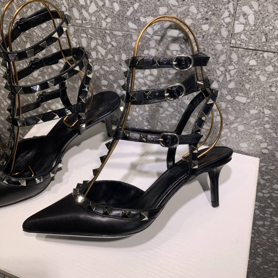Valentino
Shoes Luxury Designers Shoes 2021 fashion sandals high heels high quality imitation counter brand sandals high heels k19, Black
Valentino
Shoes Luxury Designers Shoes 2021 fashion sandals high heels high quality imitation counter brand sandals high heels k19, Black