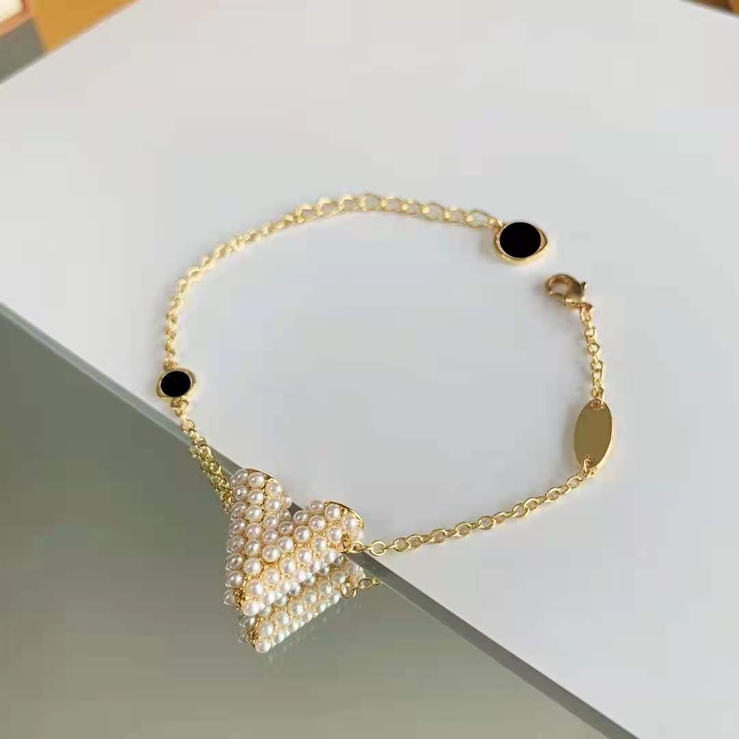 Fashion classic Letter Design High Quality Silver Love pearl Bracelet necklace Men Women Gold Bracelets Chain Personality gift with box
Fashion classic Letter Design High Quality Silver Love pearl Bracelet necklace Men Women Gold Bracelets Chain Personality gift with box