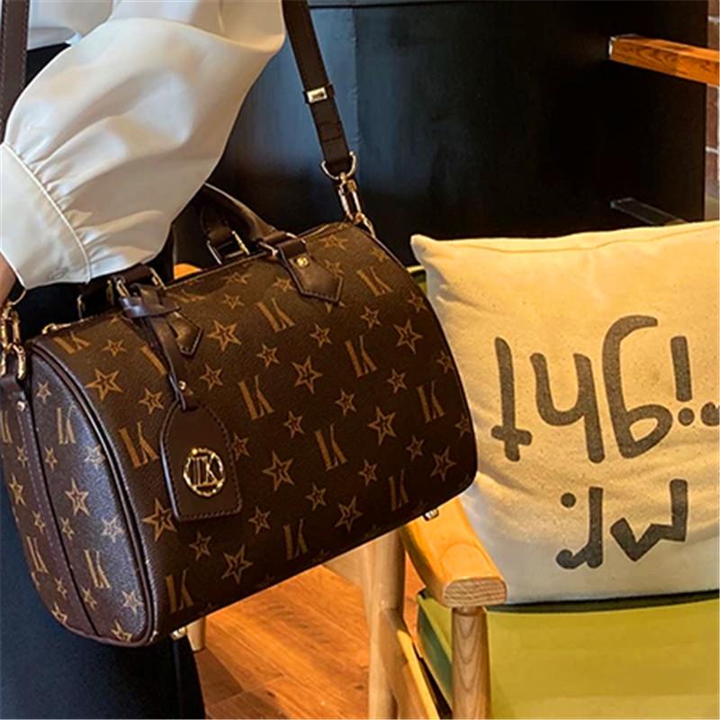 Duffel Bags Handbags Women Famous Brands Leather Designer Purse Ladies Tote Shoulder With Top Handles 2021, A-1
Duffel Bags Handbags Women Famous Brands Leather Designer Purse Ladies Tote Shoulder With Top Handles 2021, A-1