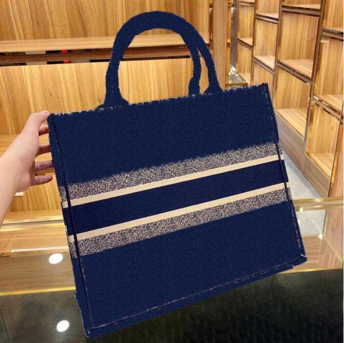 Luxury 3A quality classic brand 41.5 cm shopping bag embroidered canvas large capacity high-quality handbag women's shoulder
Luxury 3A quality classic brand 41.5 cm shopping bag embroidered canvas large capacity high-quality handbag women's shoulder