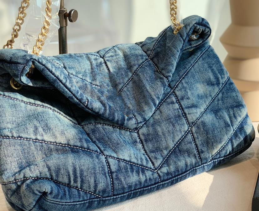 2021 loulou poffers denim jeans shoulder bag high quality women's matte leather strap heavy chain cross retro 33 cm, Blue
2021 loulou poffers denim jeans shoulder bag high quality women's matte leather strap heavy chain cross retro 33 cm, Blue
