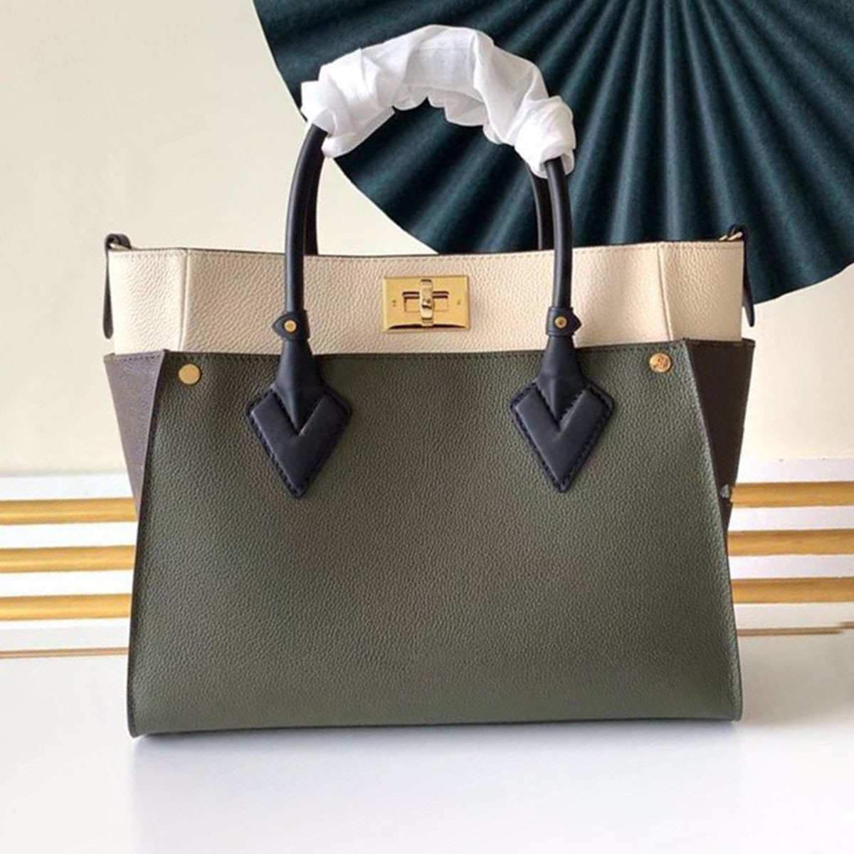 lvs handbag Bag Handbags ON MY SIDE Tote 5A Genuine Leather Luxurys Designers High Version Saddle Beach APYL, Bubble wrap packaging
lvs handbag Bag Handbags ON MY SIDE Tote 5A Genuine Leather Luxurys Designers High Version Saddle Beach APYL, Bubble wrap packaging