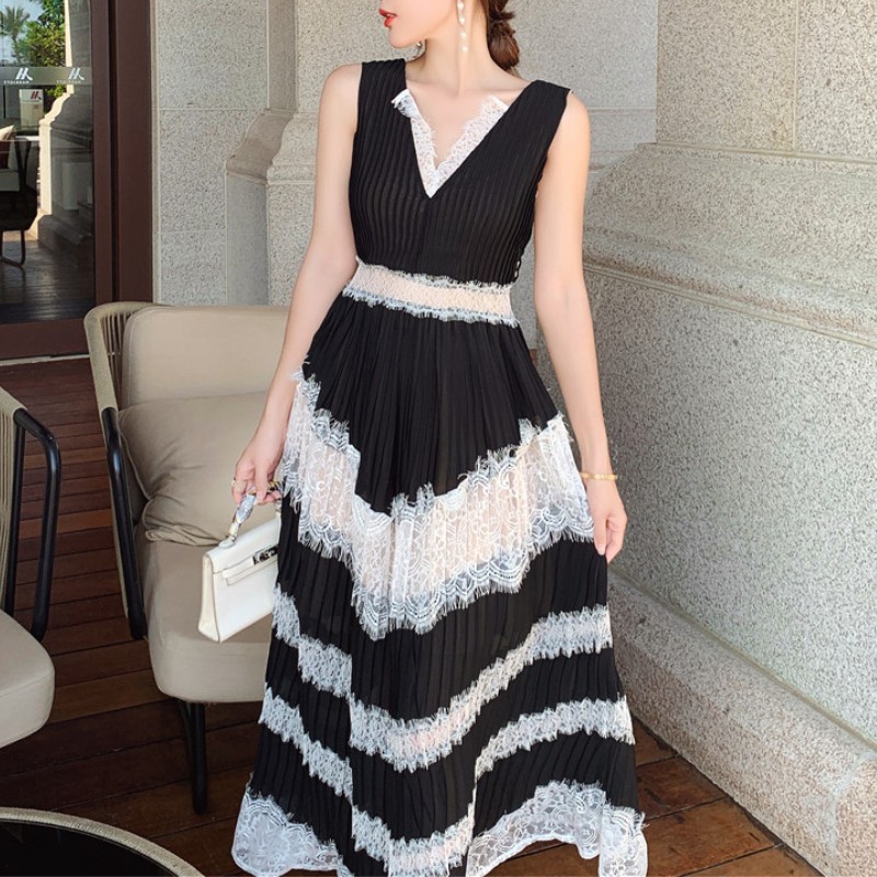 Sexy V-Neck Lace Stitching Maxi Dress Bohemian Summer Sleeveless Women High Waist Beach Pleated Long Vestidos 210519