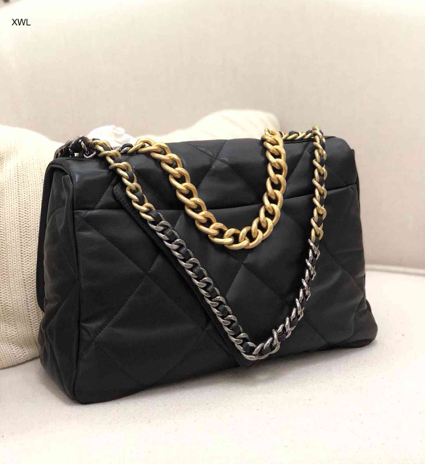 Design luxury handbag Fashion Outlet Women Ch 19bag black lambskin quilted small large flap Shoulder Bags Crossbody bag genuine real leather
Design luxury handbag Fashion Outlet Women Ch 19bag black lambskin quilted small large flap Shoulder Bags Crossbody bag genuine real leather