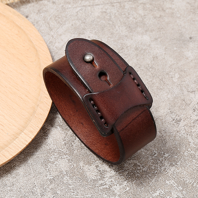 Leather simple cowhide hip-hop Charm bracelet men retro fashion wild boyfriend gift jewelry
Leather simple cowhide hip-hop Charm bracelet men retro fashion wild boyfriend gift jewelry