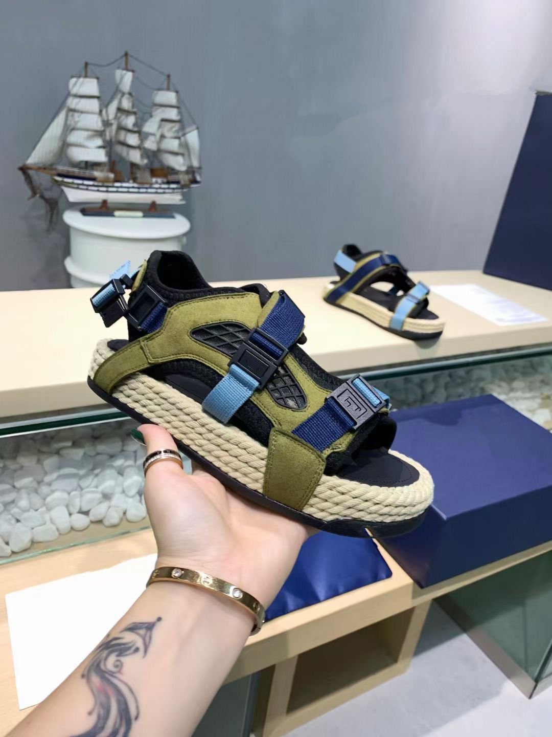 BLACK ALPHA Sandals in Diagonal Jacquard Summer Men's and Women's Slippers Nylon Drawstring Comfortable Rubber Sole Cuff Size 35-45pkjjj002
BLACK ALPHA Sandals in Diagonal Jacquard Summer Men's and Women's Slippers Nylon Drawstring Comfortable Rubber Sole Cuff Size 35-45pkjjj002