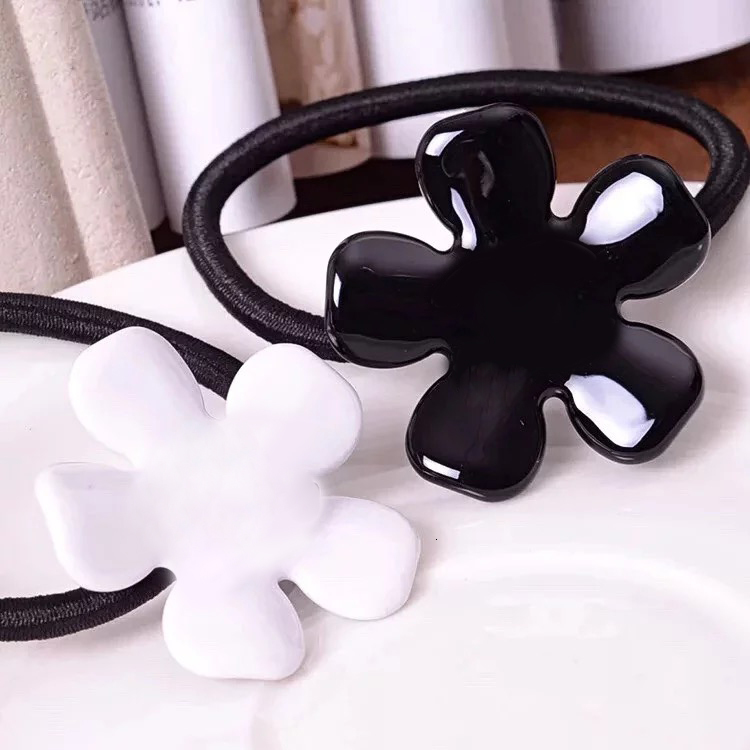 4X4CM black and white acrylic C style flower rubber band hair ring hair clips headdress Counter vip gift 4pcs/lot, Pink
4X4CM black and white acrylic C style flower rubber band hair ring hair clips headdress Counter vip gift 4pcs/lot, Pink