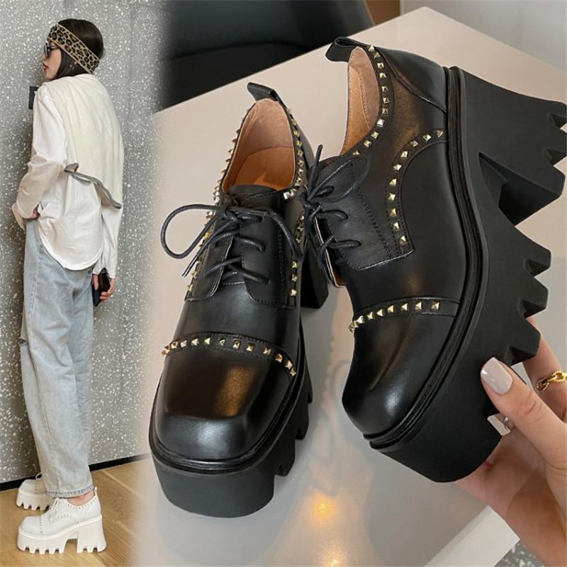 Chaussures de robe 2021 Printemps Pumps Femmes En Cuir Véritable Plate-forme à lacets rondes Talons super haut (8cm-up) Décoration de rivet noir