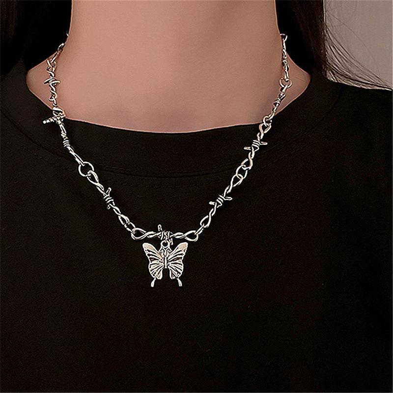 Pendant Necklaces Vintage Metal Butterfly For Women Girl Punk Thorns Necklace 2021 Fashion Jewelry Love Choker Gifts, Silver
Pendant Necklaces Vintage Metal Butterfly For Women Girl Punk Thorns Necklace 2021 Fashion Jewelry Love Choker Gifts, Silver