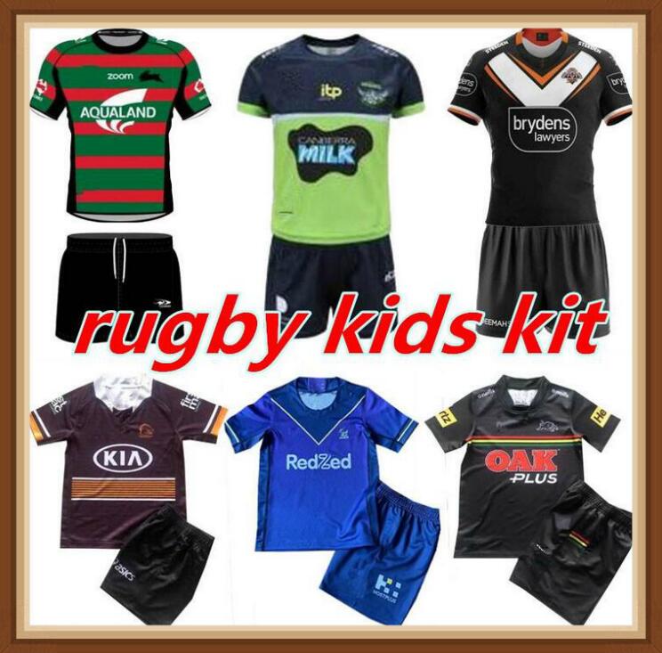 21 22 top quality Kids Kit 2021 2022 Rugby jerseys set Melbourne Broncos West tiger Rabbit Leopard home away boys jersey children suit size -26, Customize
21 22 top quality Kids Kit 2021 2022 Rugby jerseys set Melbourne Broncos West tiger Rabbit Leopard home away boys jersey children suit size -26, Customize