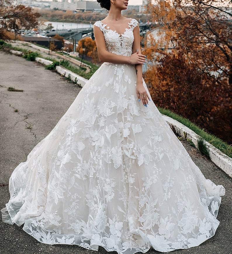 2021 White A Line Wedding Dresses Plus Size Bridal Gowns Jewel Neck Appliques Covered Button Sleeveless Vestios De Novia