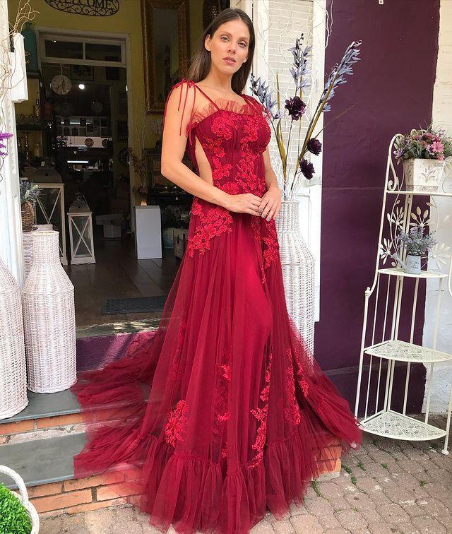 Charming Red Evening Dresses Summer Spaghetti Straps Appliqued Lace Prom Party Gowns A Line Backless Women Special Occasion Dress Formal Wear