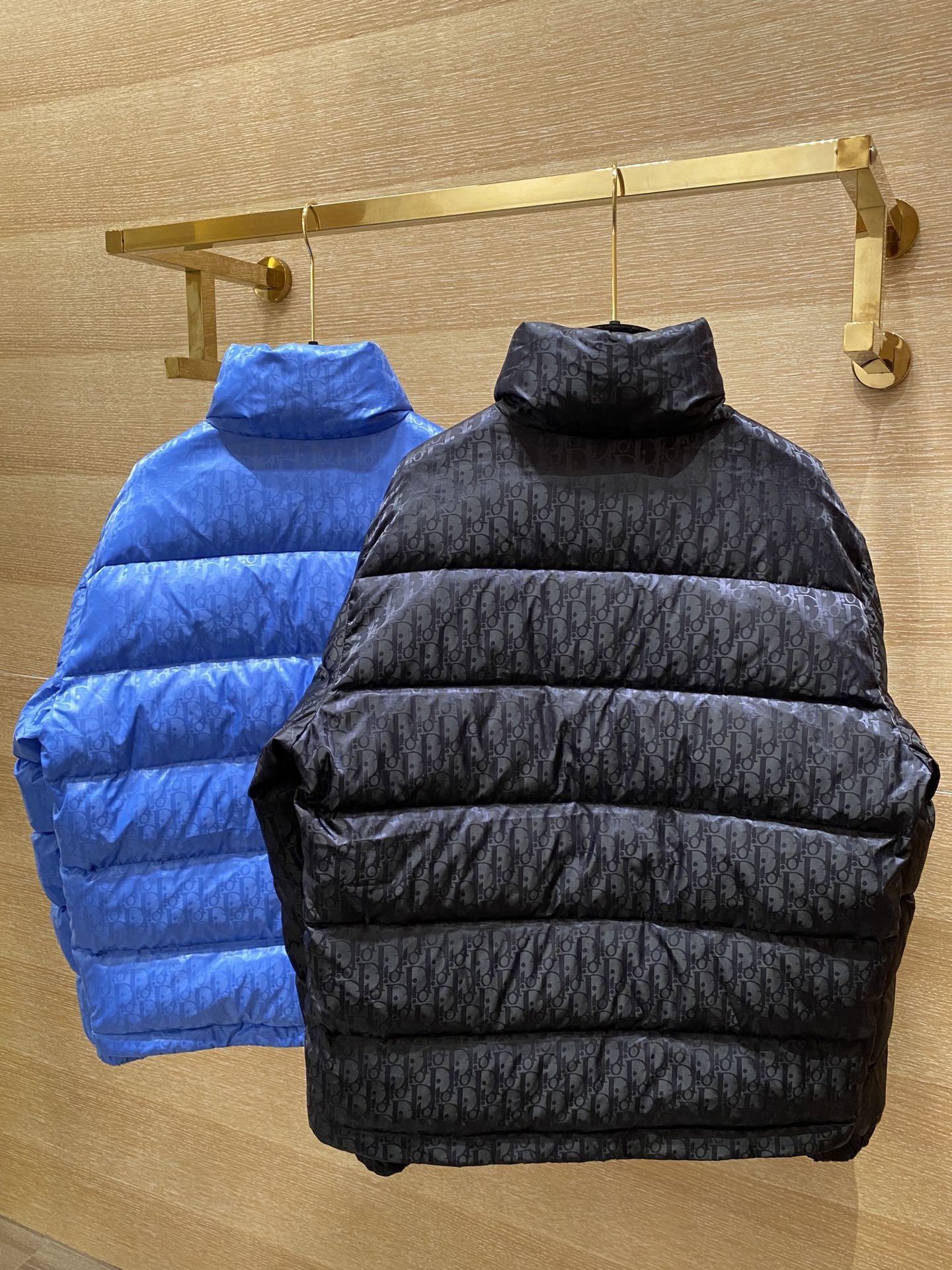 Lightweight down women's jackets, designer jackets, winter cold-proof jackets, warm hooded high-quality men's and women's new pattern goose down jackets, Packing box
Lightweight down women's jackets, designer jackets, winter cold-proof jackets, warm hooded high-quality men's and women's new pattern goose down jackets, Packing box