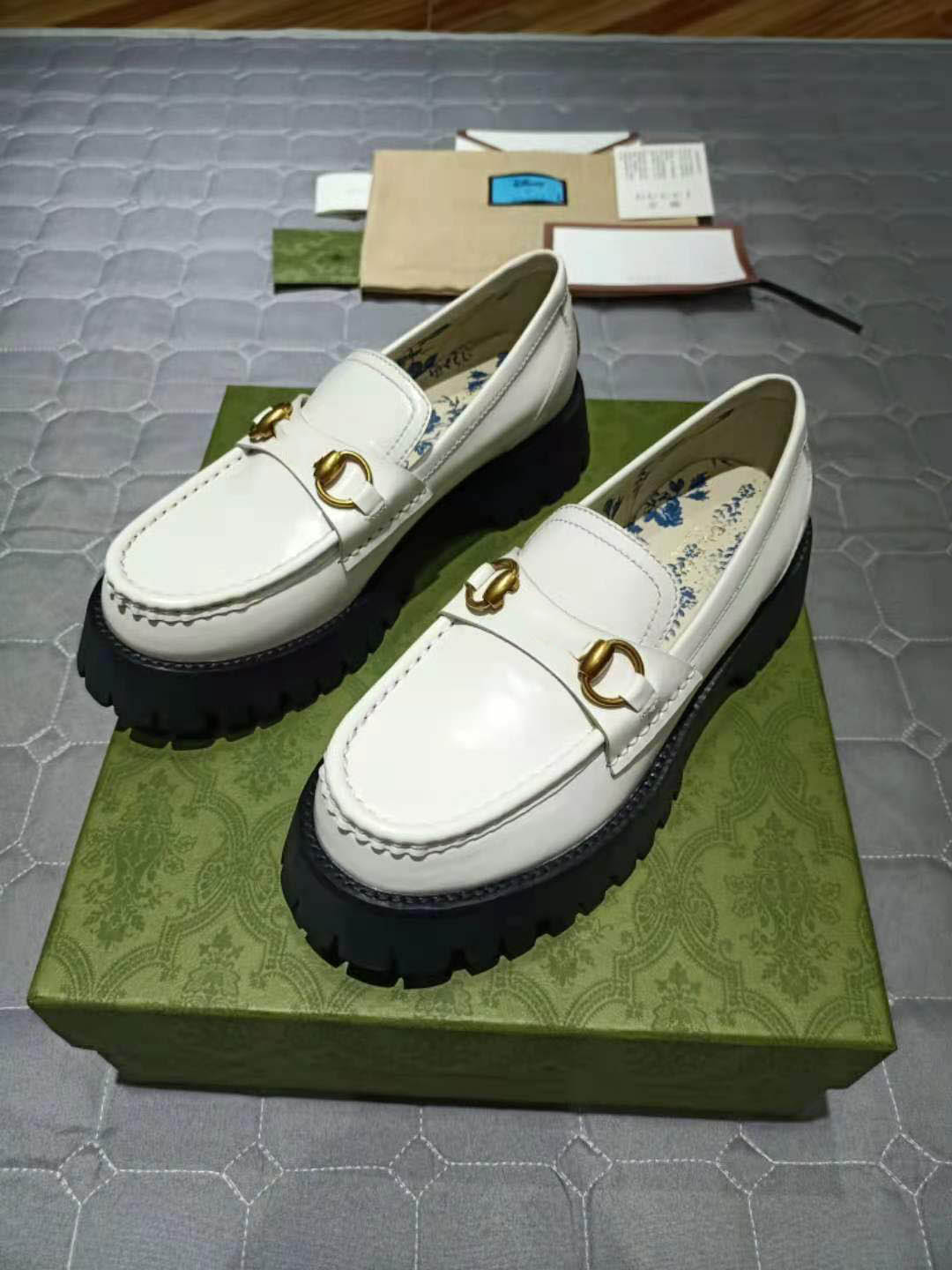 Luxury designer ladies flat-heel dress shoes casual all-match metal buckle fashion loafers black and white flat-heel platform shoes large size 41
Luxury designer ladies flat-heel dress shoes casual all-match metal buckle fashion loafers black and white flat-heel platform shoes large size 41