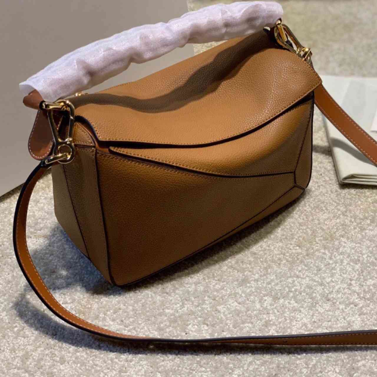 Luxury designer Crossbody Shoulder Backpack Handbags Tote bag Bags Handbags Wallet Purse fashion High-end custom leather geometric sand colo
Luxury designer Crossbody Shoulder Backpack Handbags Tote bag Bags Handbags Wallet Purse fashion High-end custom leather geometric sand colo